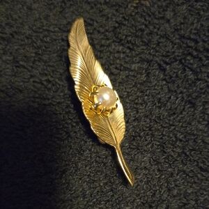 Gold and White Feather Brooch with Intricate Detailing